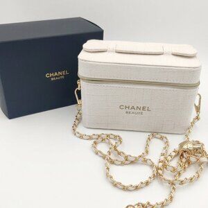 *Chanel Beauté Limited-Edition Canvas Cosmetic Case with Gold Chain Strap – NWT2